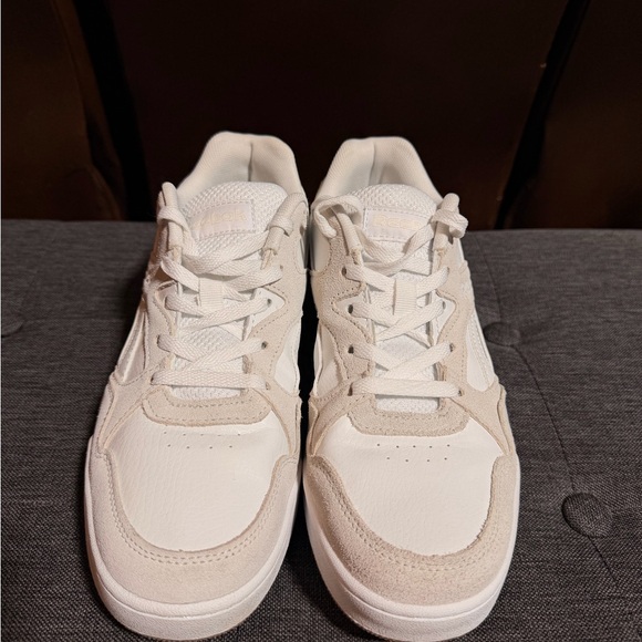 Sale🔥 Reebok White and Beige Low-Top Sneakers - Picture 2 of 10